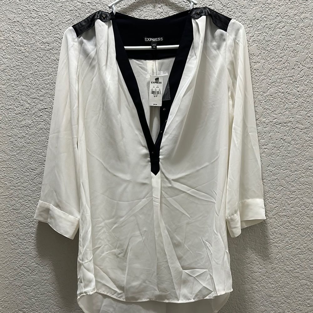 Express White and Black V-Neck Cuffed Sleeve Blouse